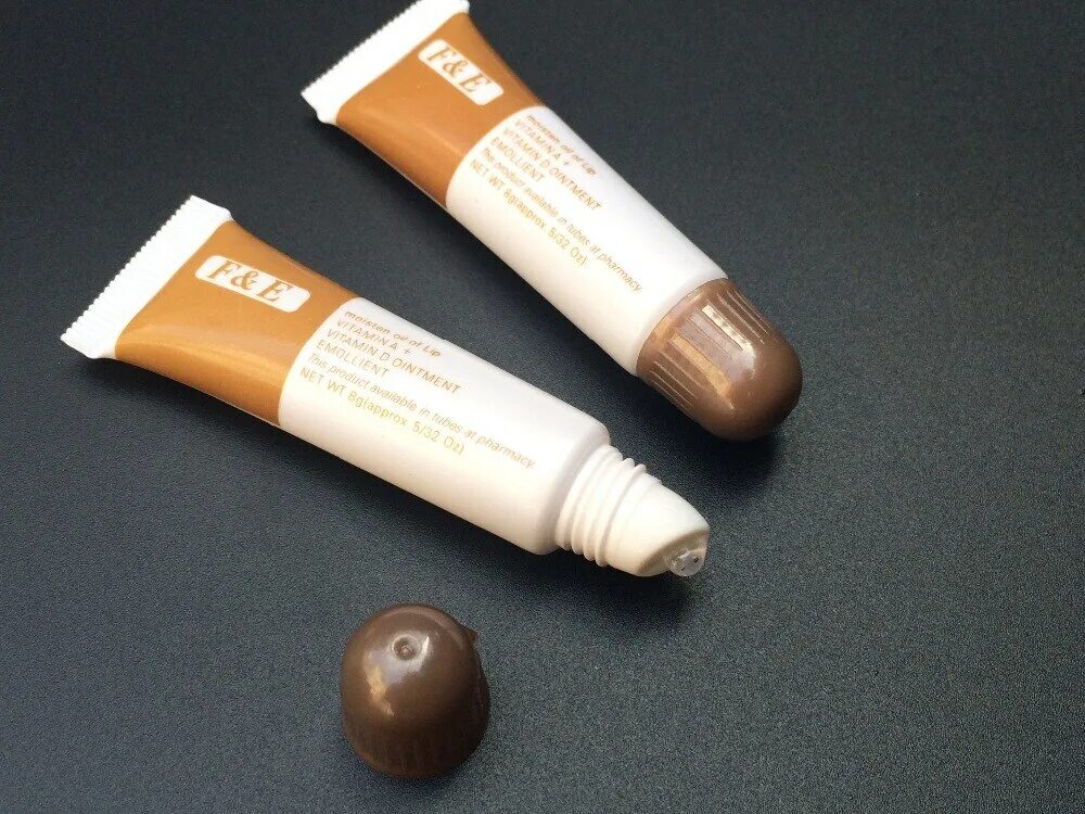 Мазь для губ. Заживляющий для губ. Заживляющий гель для губ. Заживляющий для губ. Заживляющий для губ.