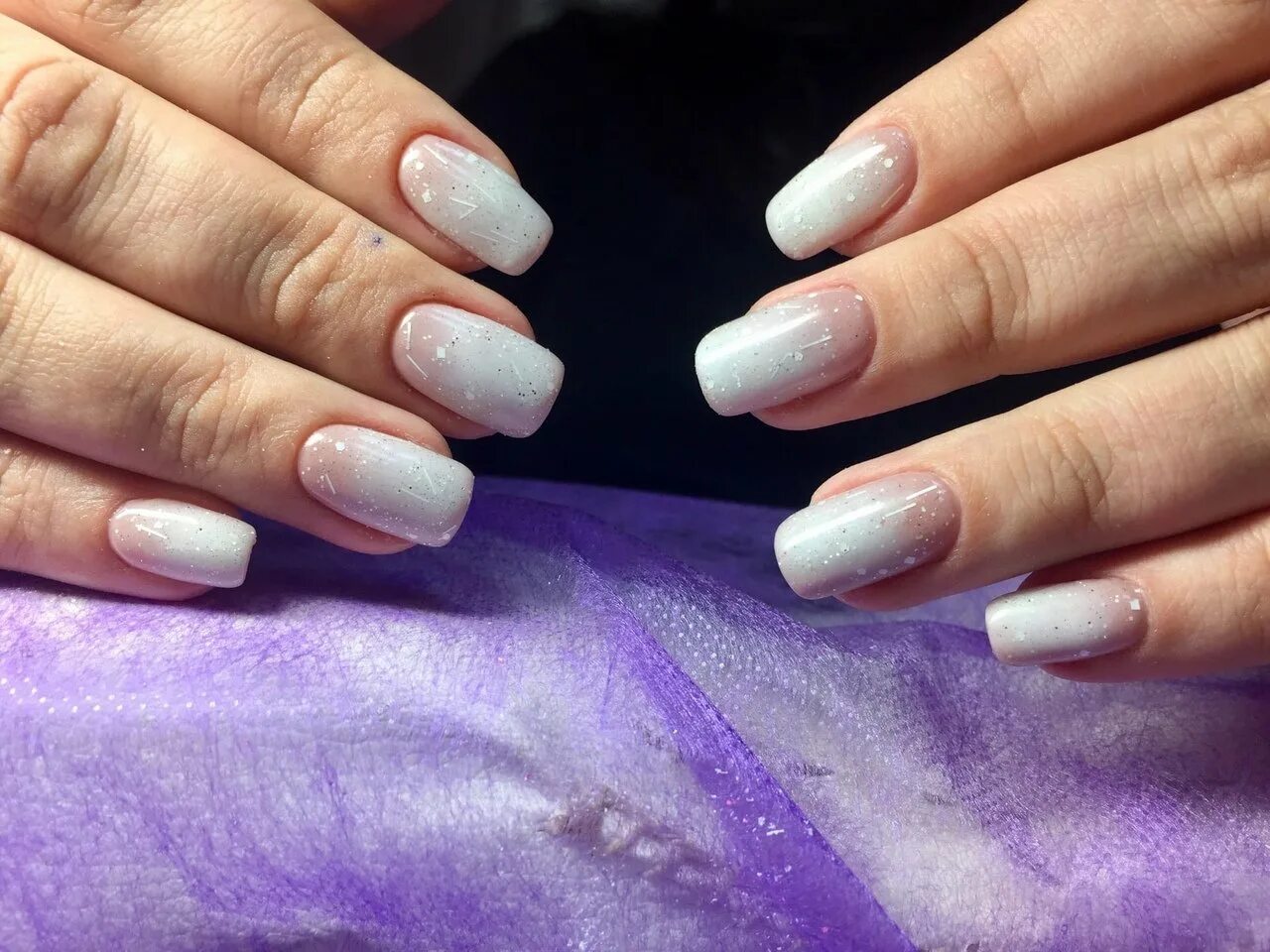 Градиент на ногтях белый. Как сделать белый градиент. Градиент на ногтях. Как сделать белый градиент. Как сделать белый градиент.