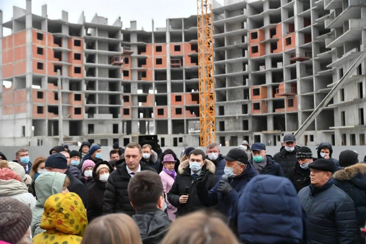 Обманутые дольщики застройщики. Обманутые дольщики. обман дольщиков. дольчики. недобросовестный застройщик.