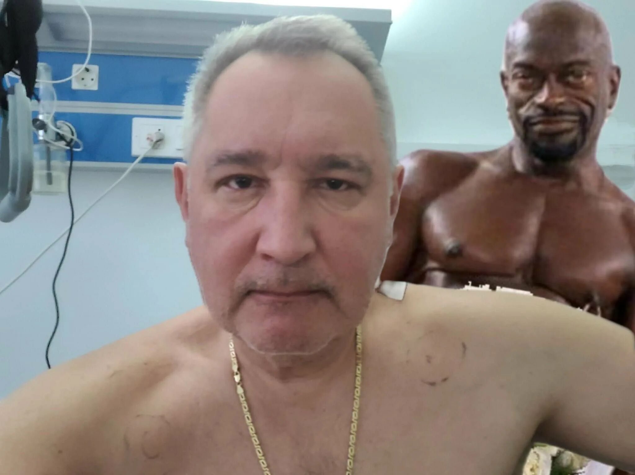 Меня ранило осколком