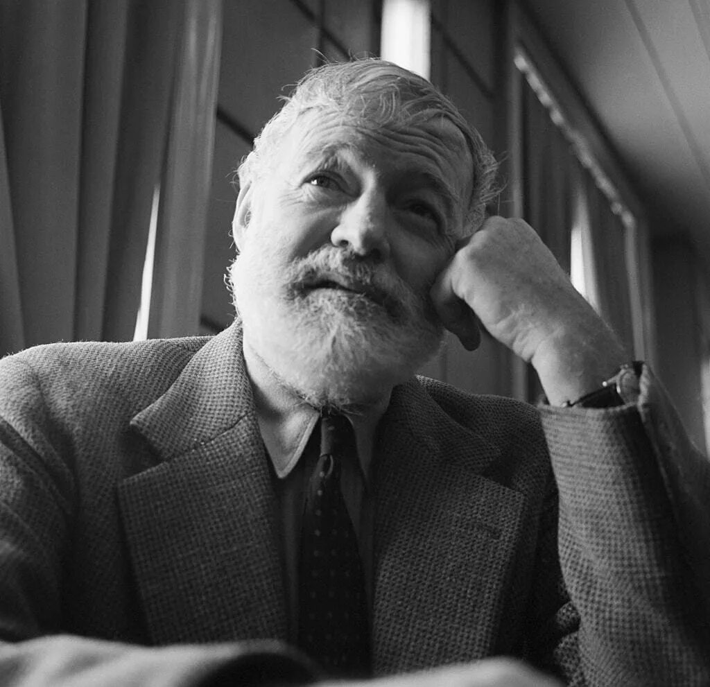 Хемингуэй отрывки из книг. Эрнест хемингуэй праздник который всегда с тобой цитаты. Хемингуэй цитаты. Хемингуэй цитаты. Праздник нужно всегда носить с собой картинки.