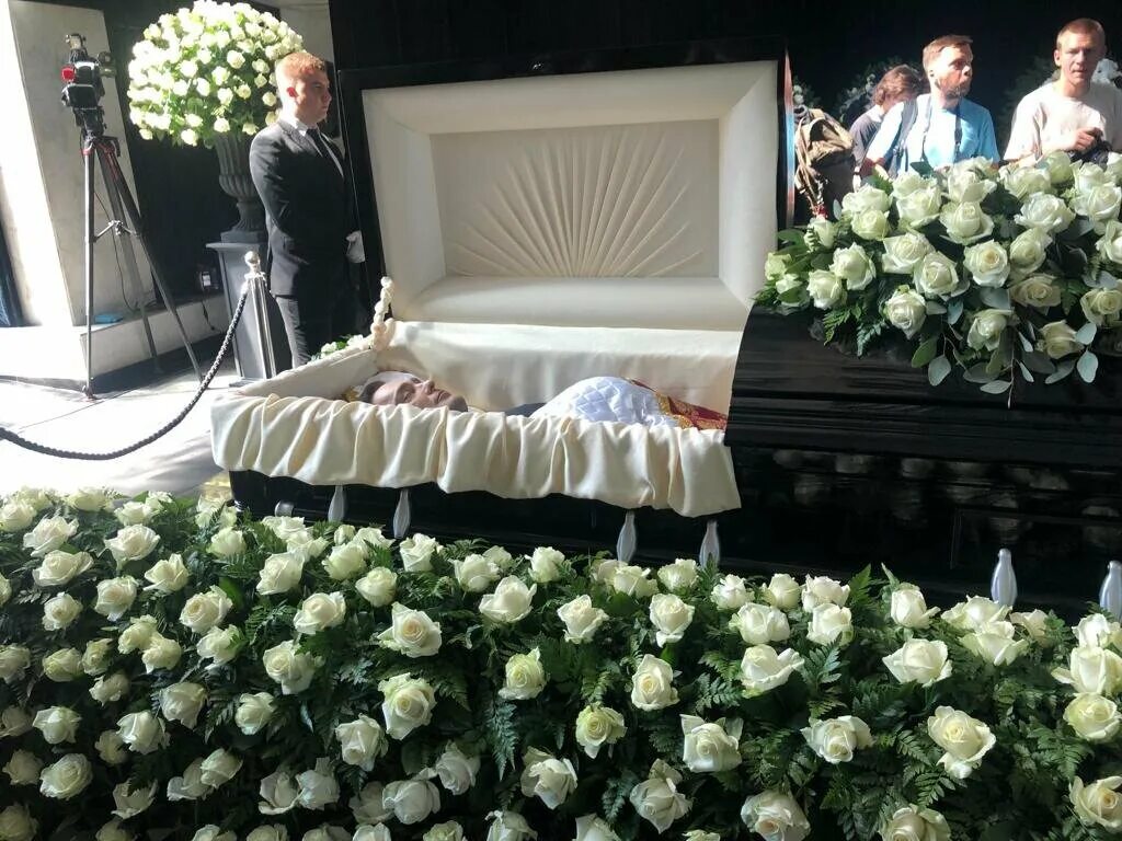 Поминки покойного. Юра Шатунов похороны похороны. Прощание и похороны Юрия Шатунова. Похороны Юры Шатунова 2022.