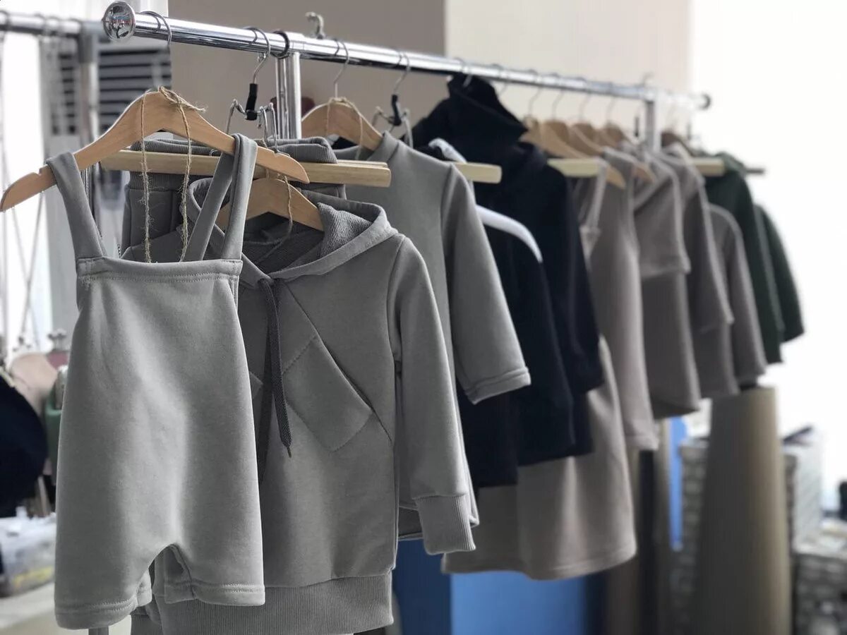 Собственная одежда. Разработка бренда одежды. Женская одежда. Дизайнер одежды. Собственная одежда.