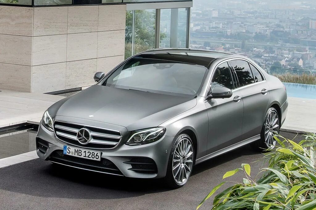 Купить мерседес е класс новый. Mercedes Benz e class w213. Mercedes Benz e 213. Мерседес Бенц e200 2018. Мерседес е класс 2022.