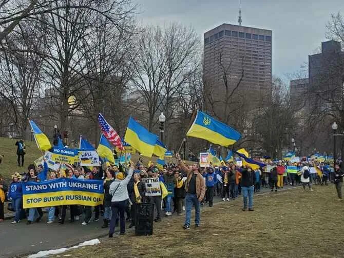 Россия и украина когда закончится последние. Херсон митинги в поддержку Украины. Свободу Украине. Демонстрации в поддержку Украины в мире. Демонстрация в Ванкувере в поддержку Украины.