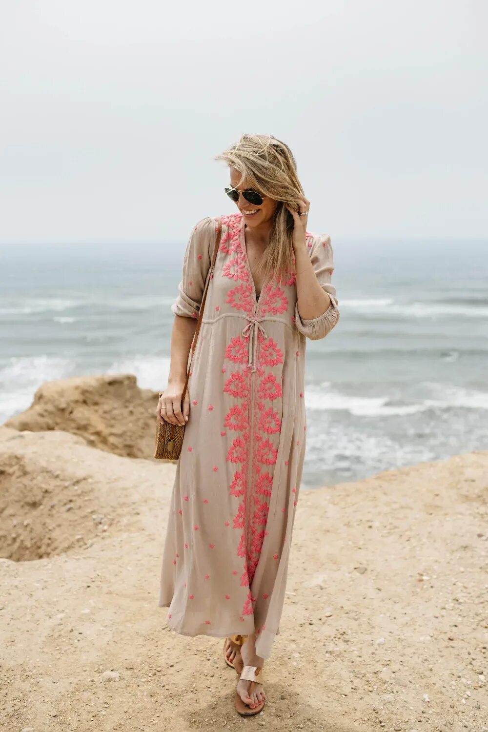 Are you ready for the best boho-chic maxi dress ever! Get the look now! Maxi dre