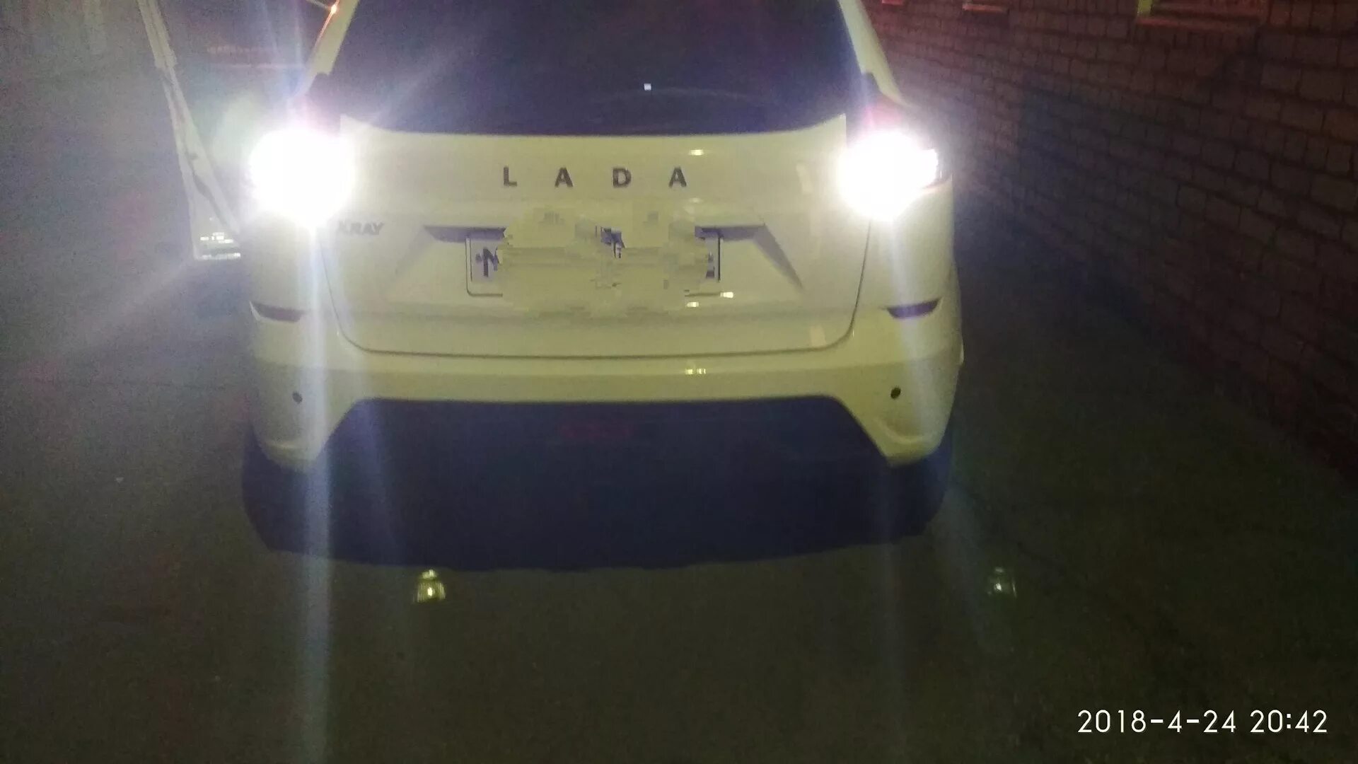 Как поменять заднюю лампочку на xray cross Светодиодная подсветка номера Lada Xray YouTube