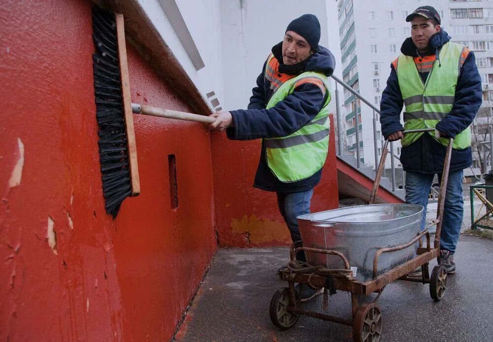 Найди жкх. Работники жкх. сотрудники жкх. коммунальное хозяйство. коммунальное предприятие.