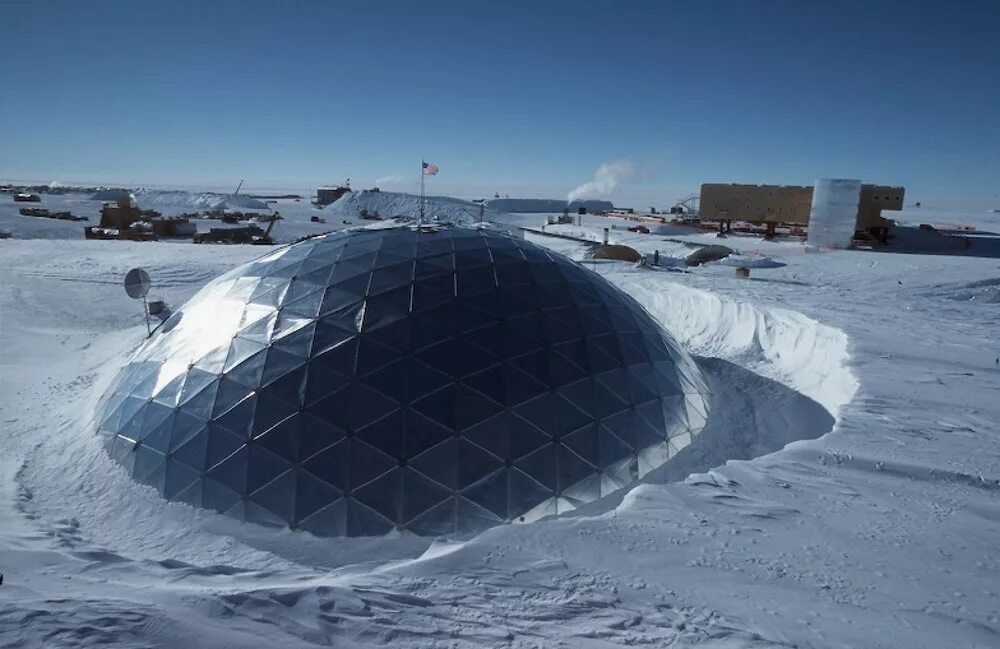 Южный полюс сайт. Центр Южного полюса. Купол в Антарктиде. Купол на Южном полюсе. Край земли Антарктида купол.