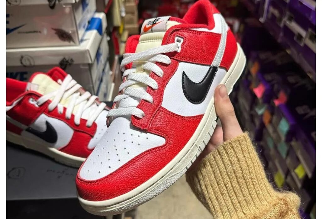 Nike sb dunk chicago. Nike dunk chicago. Nike dunk low chicago split. Nike sb dunk low pro chicago. Nike sb dunk low chicago.