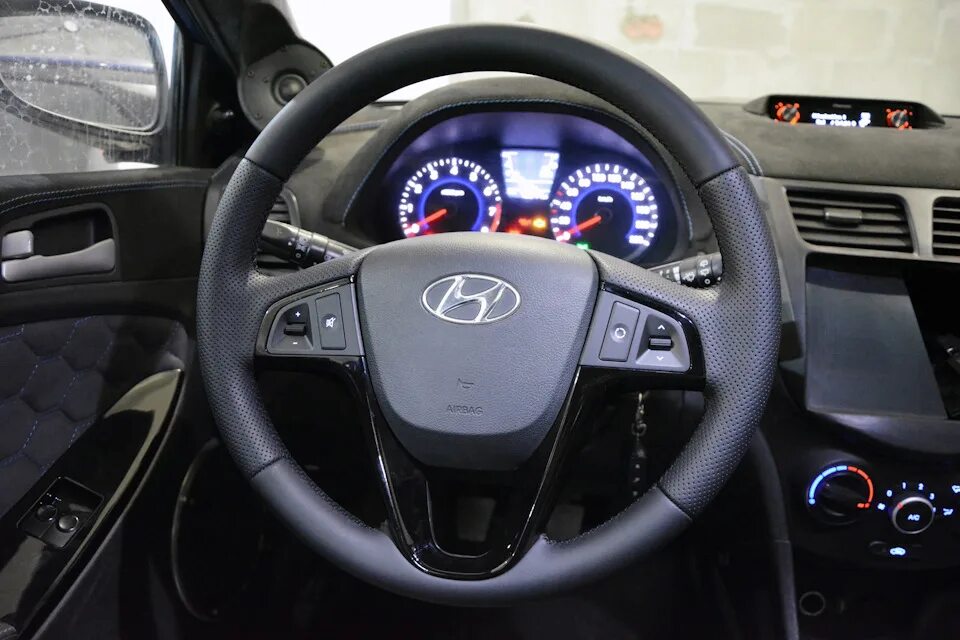 Солярис 2025 руль. Руль солярис 2. руль hyundai solaris 2025. hyundai solaris 1 рестайлинг руль. руль хендай солярис 2.