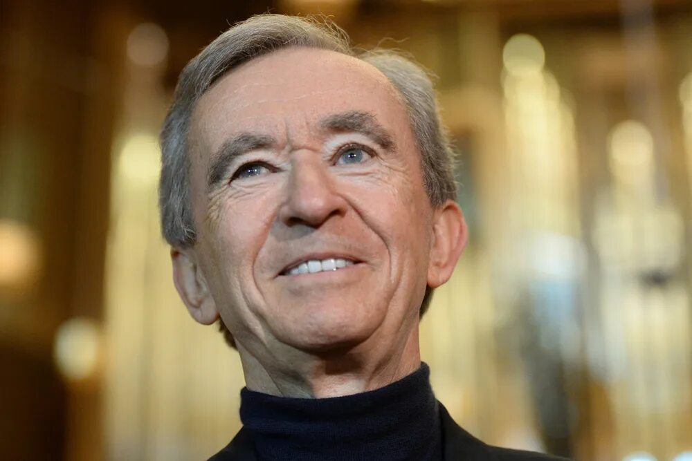 Бернар арно и безос. Владелец louis vuitton бернар арно. Бернар арно forbes. Как зовут самого богатого человека. Jim walton karen ziemba.