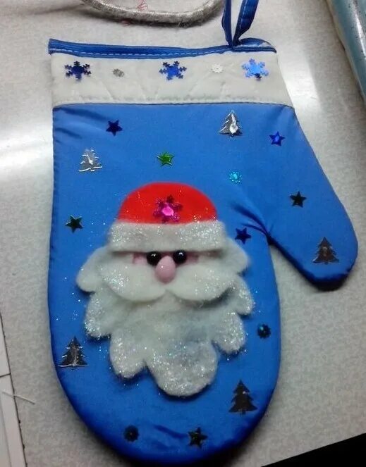 как сделать варежку деда мороза. новогодняя рукавичка. рукавица деда мороза. варежки деда мороза. поделка варежка.