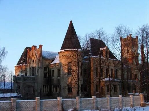 Замок понизовкиных красный профинтерн. Замок никиты понизовкина в ярославле. Красный профинтерн ярославской обл. Усадьба понизовкиных ярославль. Красный профинтерн ярославской обл.