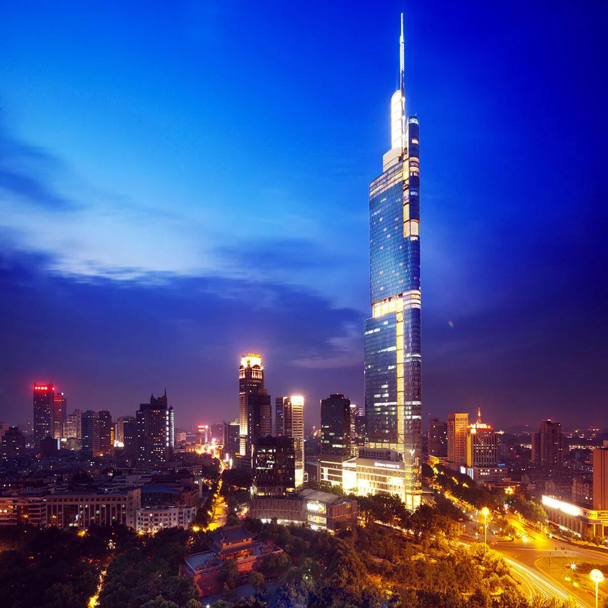 В каком городе находится самый высокий небоскреб. Финансовый центр Наньцзин Гринлэнд. Башня Зифенг – Нанкин. Башня Цзыфэн в Нанкине. Нанкин небоскребы.