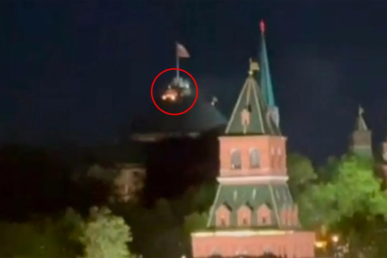 Беспилотники над Кремлем. Атака беспилотников на Кремль. Атака на Кремль. Украинский беспилотник над Кремлем.