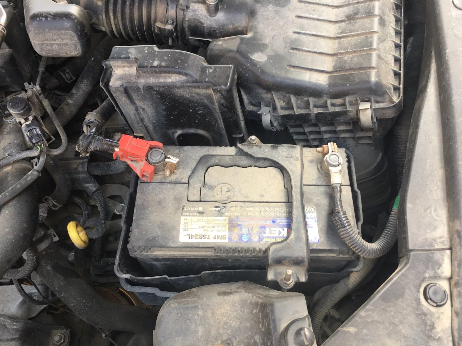 Accord 8 аккумулятор. Honda accord 8 акб. honda accord 8 клеммы. клеммы аккумулятора honda accord 8. honda accord 8 2.4 клеммы аккумулятора.
