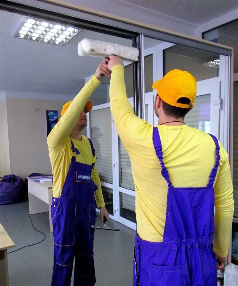 Уборка помещений. Профессиональная уборка. Фабрика мойка ковров. Уборщик помещений. Уборка зала (housekeeping,hall cleaning).