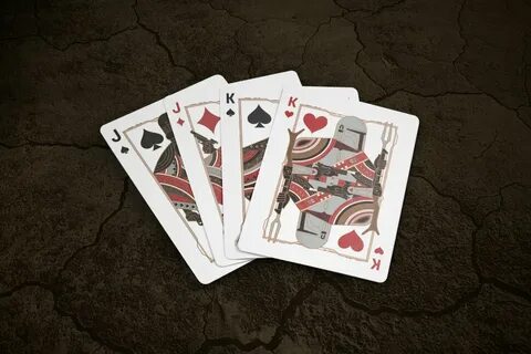 Рядом игровые карты