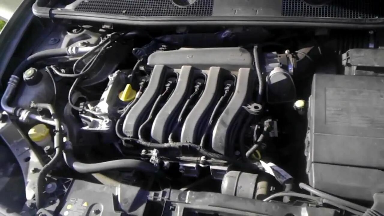 Renault fluence двигатели. Двигатель Рено Флюенс 1.6. Рено Флюенс 2.0 двигатель. Рено Флюенс 1,6 2012 года двигатель. 2л двигатель Рено Флюенс.