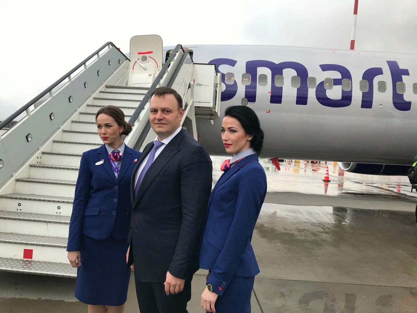 Смартавиа отзывы 2023. Смартавиа в Шереметьево. Боинг 737 смарт авиа.