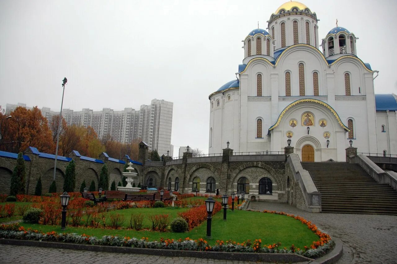 Храм Покрова Пресвятой Богородицы в Ясенево. Храм Покрова Пресвятой Богородицы в Ясеневе, Москва. Храм в Ясенево в храме Покрова Пресвятой Богородицы. Храм на литовском бульваре в Ясенево. Ясенево орехово