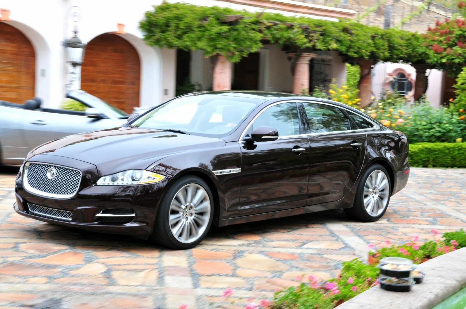 Ягуар XJ 2011. Ягуар XJ 351. Jaguar XJ. Машина Jaguar XJ. Автомобиль года бизнес класс