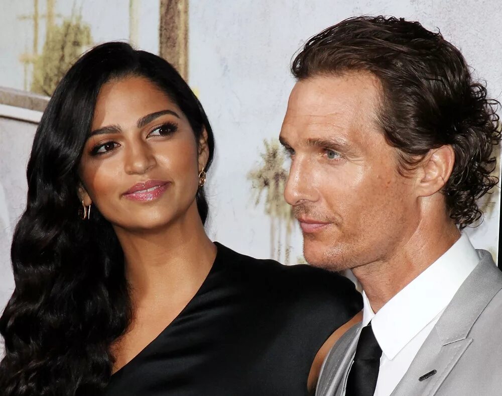 Жена мэттью макконахи. Мэттью макконахи и его жена. Жена метью макконахи. Мэттью макконахи с женой. Жена метью макконахи.