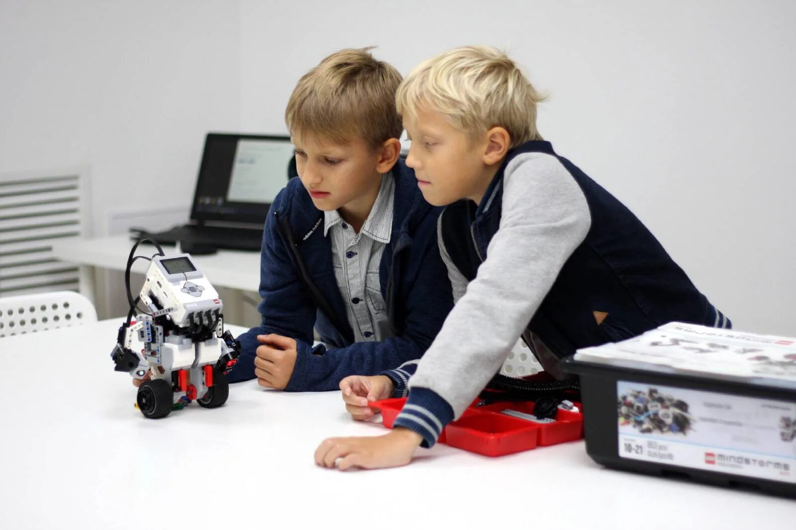 Технопарк ханты-мансийск. Робототехника для малышей. Яндекс лицей калуга. Цдт белый яр сургутский район. Робототехника дополнительное образование липецк.