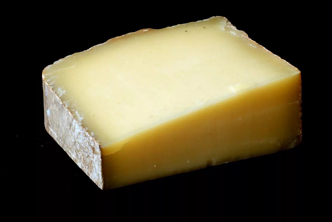 Сыр воняющий. Сыр твердый. Вонючий сыр. Сыр воняет. Пахучий сыр.