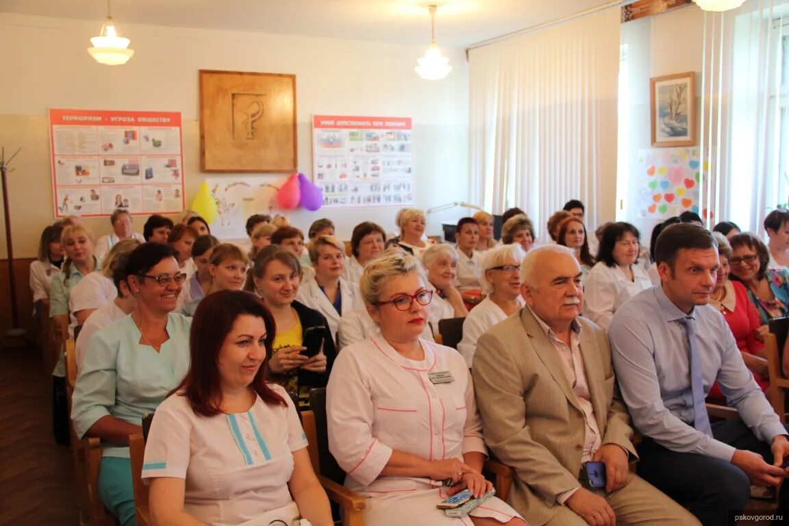 Врачи 3 поликлиники псков. Псковская городская поликлиника. Псковская городская поликлиника 3. ГБУЗ Псковская городская поликлиника, Псков, Кузнецкая улица. Начмед городской больницы Псков.