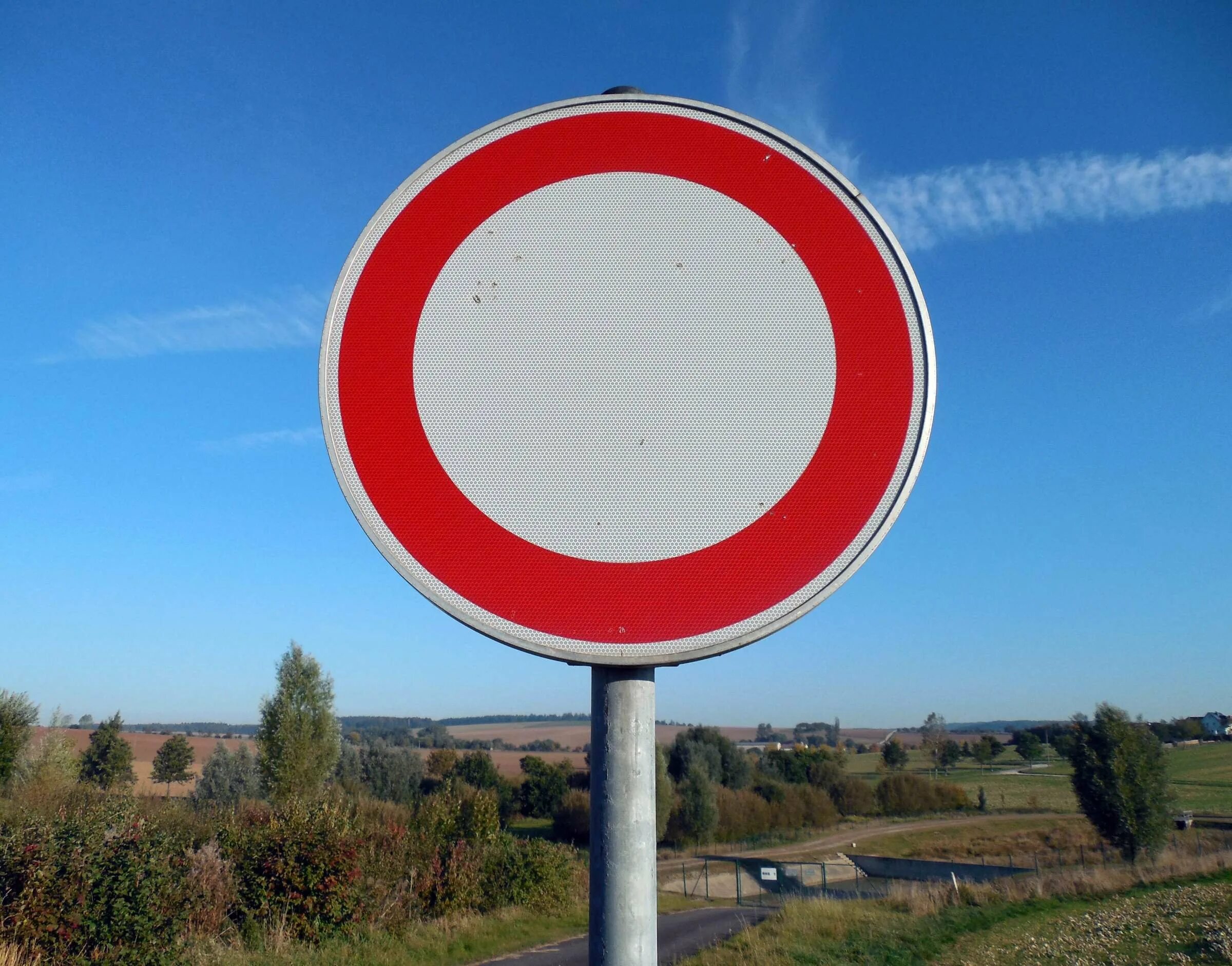 2 движение запрещено. Дорожные знаки круглые. запрещающие знаки дорожного движения. красные дорожные знаки. знак движение запрещено.