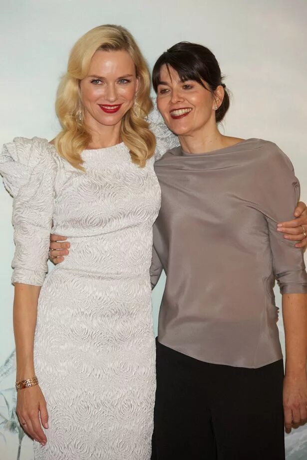 Даниэла альварес мисс без ноги. Мария альварес белон невозможное. Мария белон цунами. Семья альварес белон. Семья альварес белон в 2004.