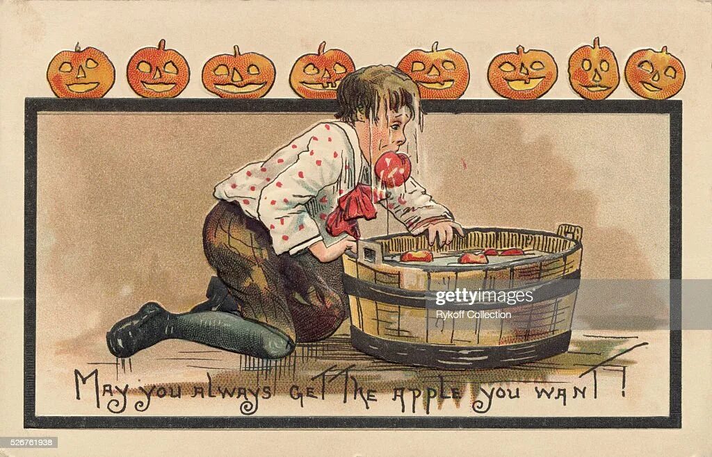 Достань яблоко. Bobbing for apples игра. apple bobbing halloween. bobbing for apples halloween. игра достань яблоко на хэллоуин.
