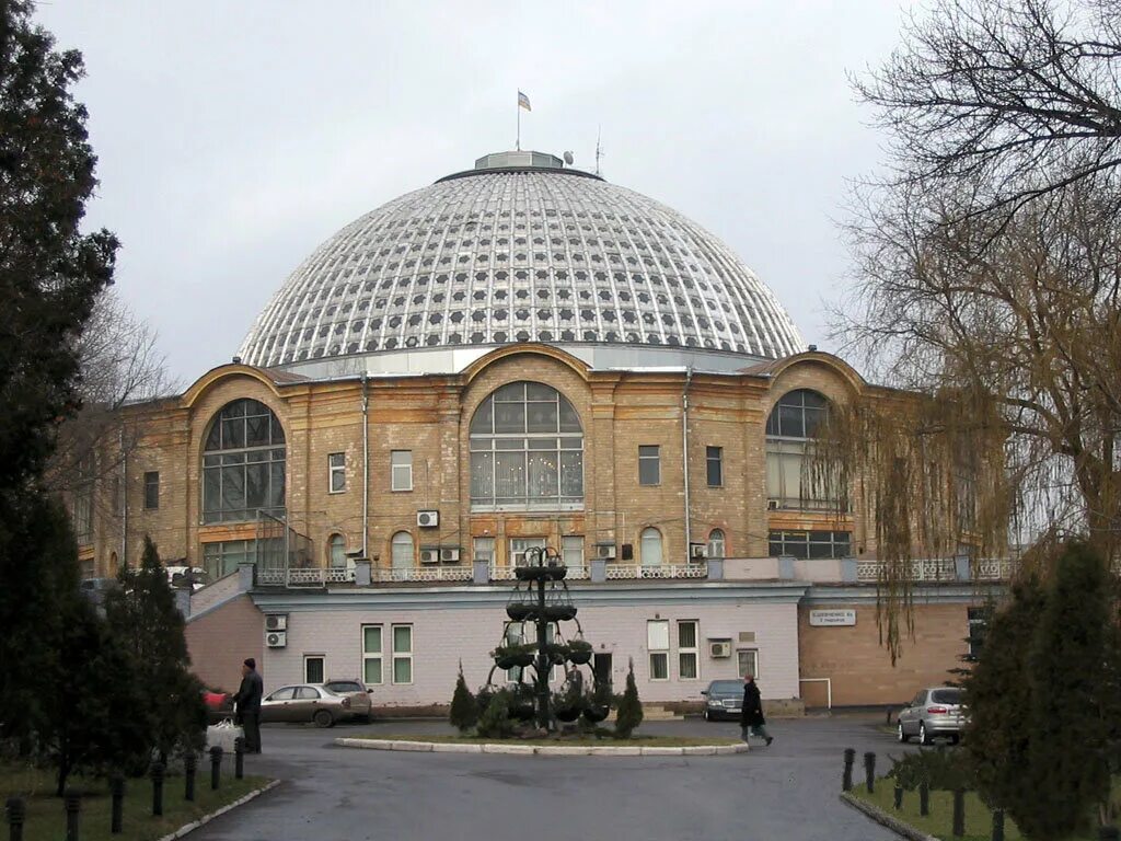 павильон - олимпик для бассейна. даниловский рынок москва. аквапарк под берлином tropical islands. железобетонный ребристо кольцевой купол. крытые купола.