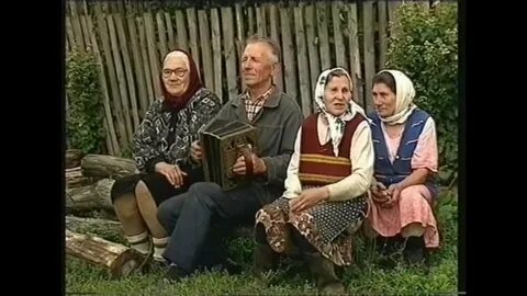 Поют бабушки народные песни