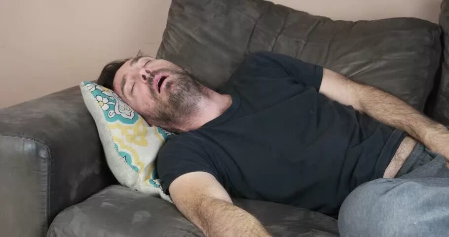 Сонный парень. Сон мужчина. Guys are sleeping. Guys are sleeping. Сон спортсмена.