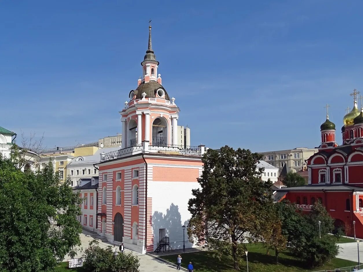 Знаменская улица москва. Знаменский собор знаменского монастыря на варварке. колокольня знаменского монастыря на варварке. знаменский монастырь москва варварка. колокольня знаменского монастыря зарядье.