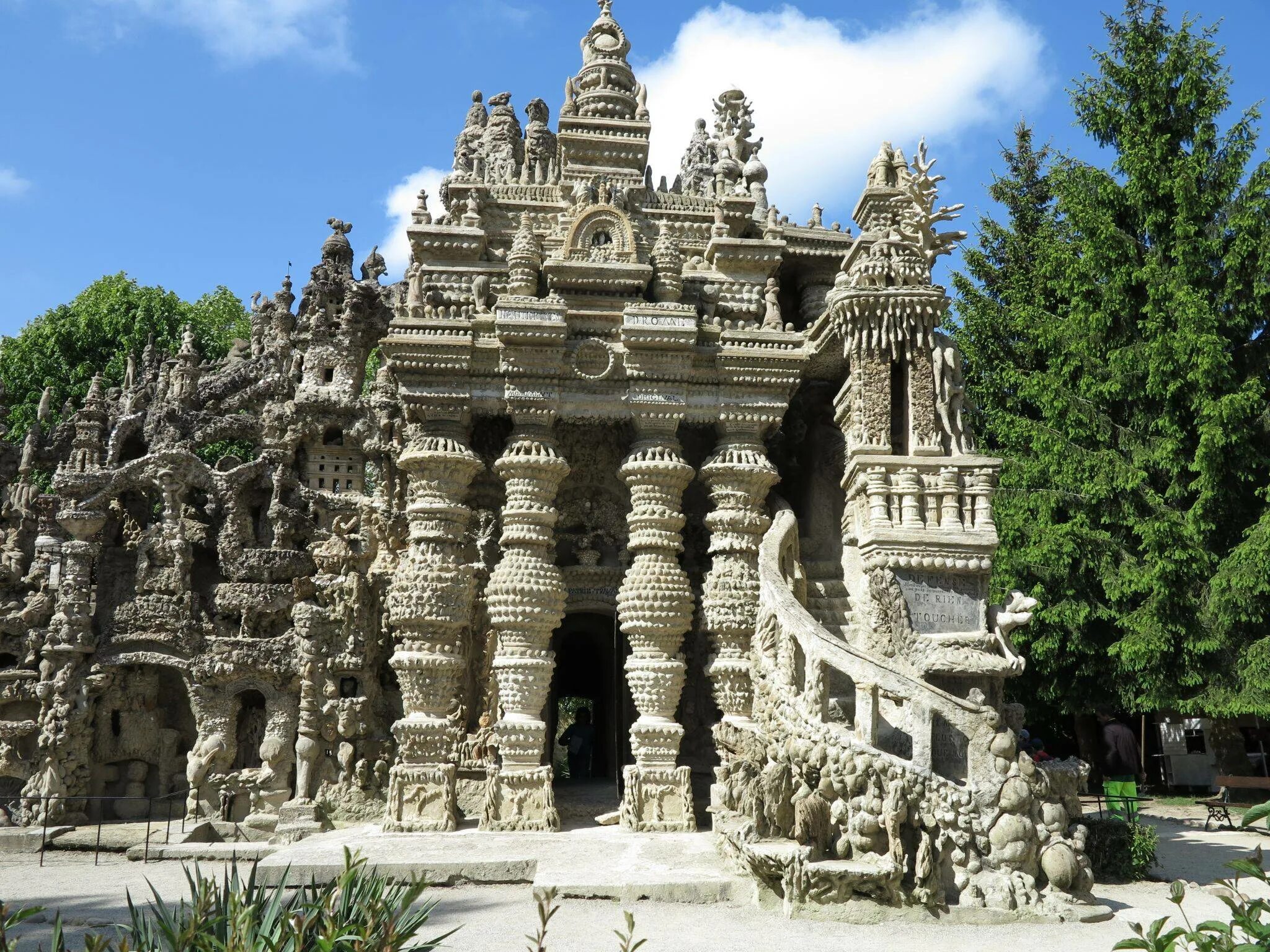 Почтальон шеваль. Дворец почтальона фердинанда шеваля. Идеальный дворец шеваля. Идеальный дворец шеваля. Идеальный дворец фердинанда шеваля (франция).