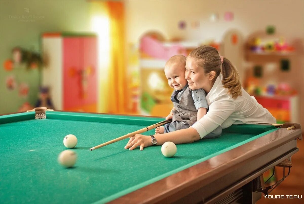Бильярд. Бильярд дети. Дети играют в бильярд. Биллиард уроки. Мини бильярд.