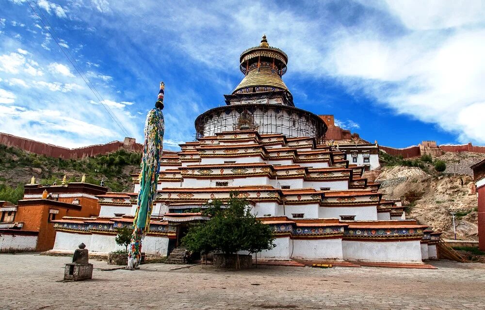 Ступа Кумбум Тибет. Монастырь Ташилунпо в Тибете. Монастырь Кумбум Тибет. Тибет город Гьянтзе.