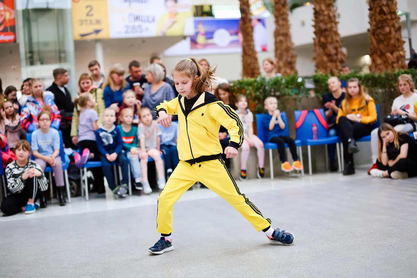 Танцевальный батл. Танц батл для детей. Танцевальные батлы. Батл между детьми. Дискотека для детей на свежем воздухе.