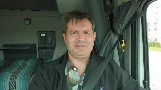 Дальнобойщики сша. Блоггер дальнобойщик в америке. Алекс брежнев ютуб. Блоггер алекс брежнев. Алекс брежнев америка.