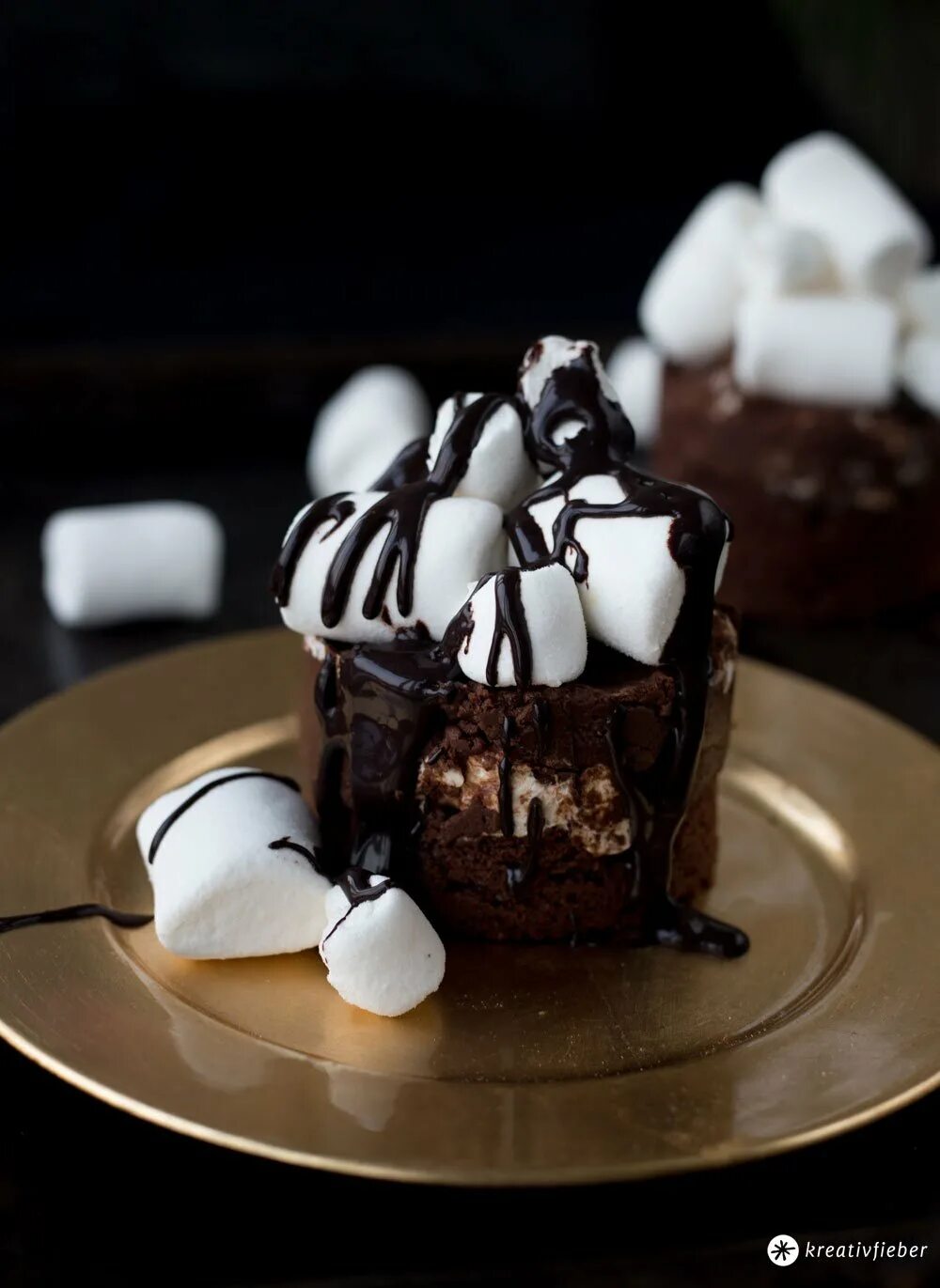 зефирки в шоколаде. шоколадный мусс сердечком. зефир в шоколаде кизнер. зефир в шоколаде. сладости зефир шоколад.