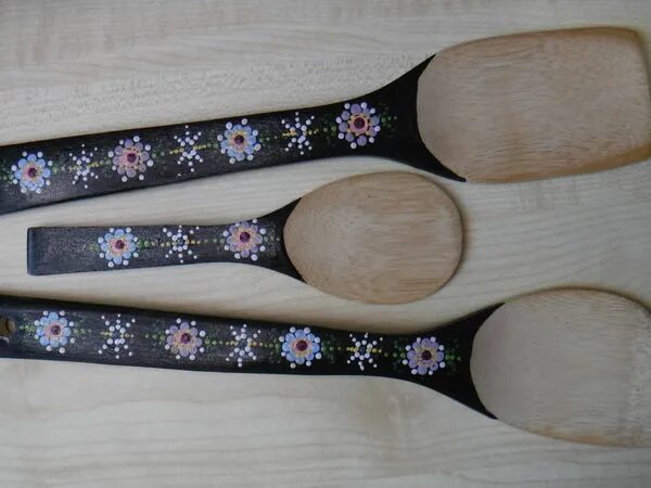 Роспись деревянной лопатки. Роспись лопаточек деревянных. лопатка деревянная с росписью. роспись на лопатке кухонной. роспись деревянных лопаток для кухни.