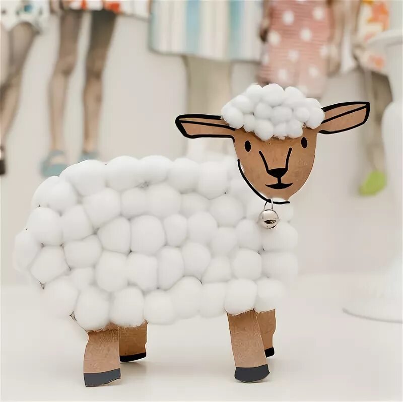 Баран из шерстяных помпонов. Как сделать барана. Овечка из шерсти. Поделка овечка. Как сделать барана.