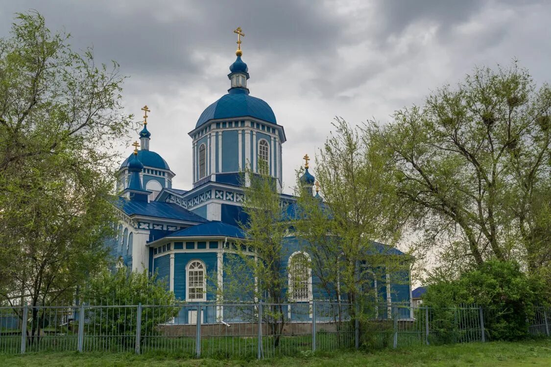 Погода красноармейский район самарская. Храм Покрова Пресвятой Богородицы село волчанка. Красноармейское Самарская область. Красноармейский район, волчанка, Церковь. Красноармейское Самарская область Церковь.