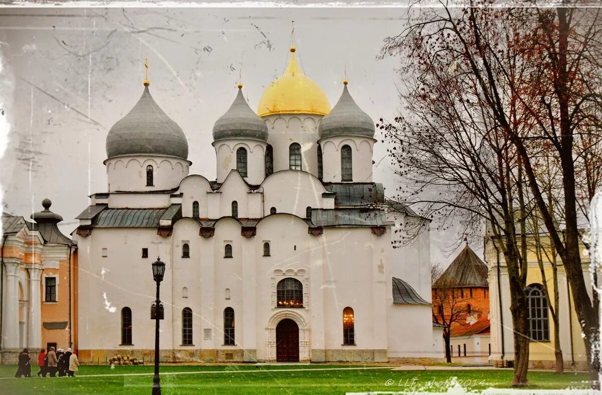 храм св софии в новгороде 11 век. софийский собор в новгороде 13 век. собор софии премудрости божией в новгороде. великий новгород кремль софийский собор. храм софия новгородская великий новгород.