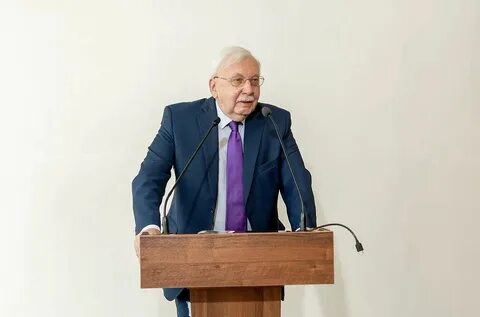 Декан класс