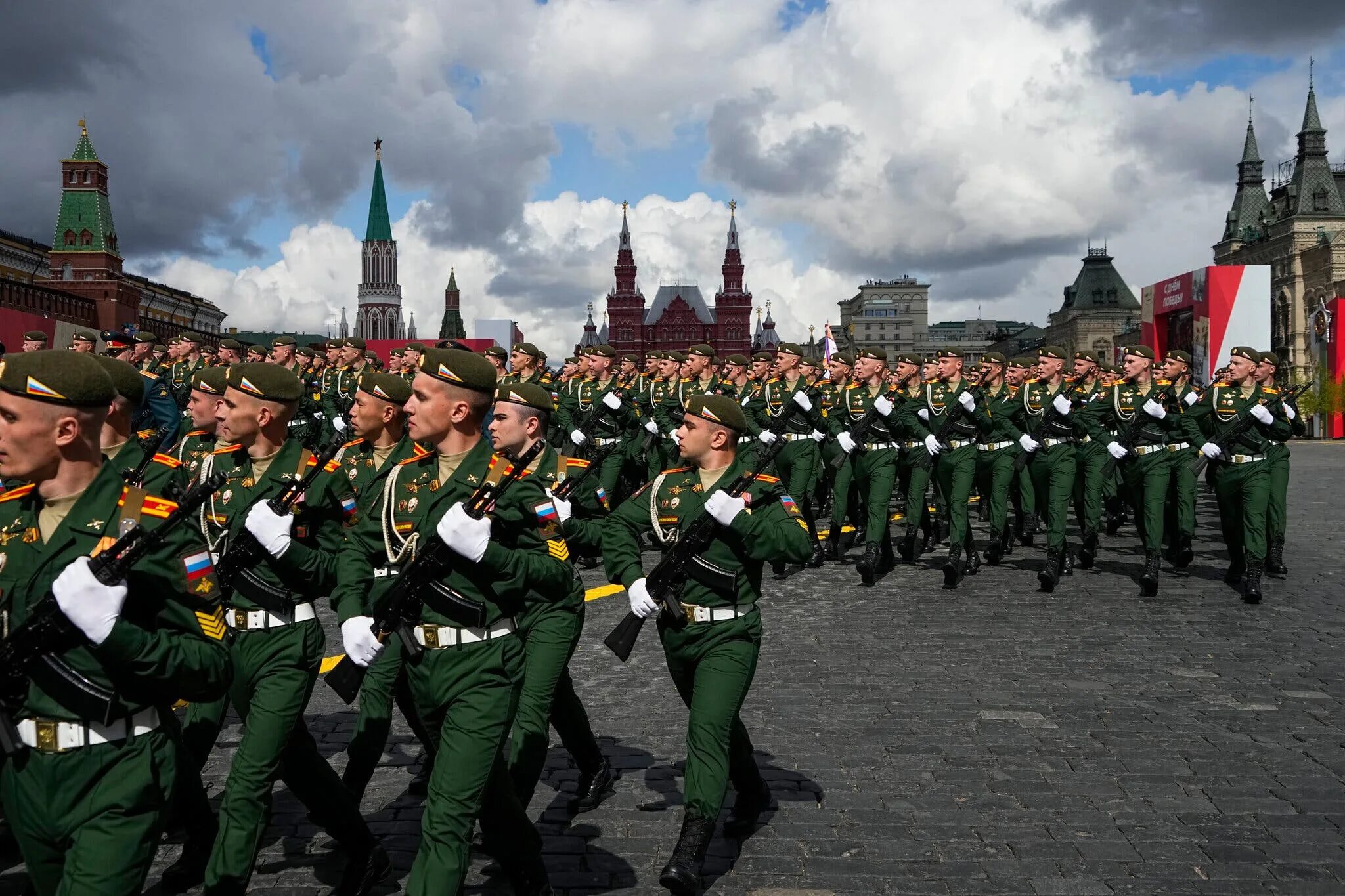 Victory day may. Парад Победы в Москве 2022 год. Парад день Победы 2022 Москва. Парад 9 мая 2022 в Москве. Военный парад на красной площади в Москве 2022.